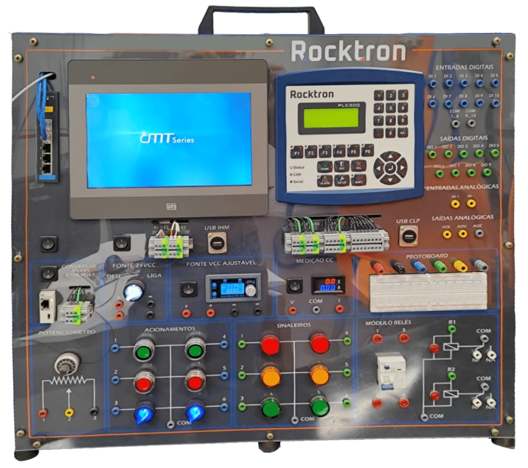 Kit didático Rocktron com display, botoeiras e bornes de ensaio montados em bancada.